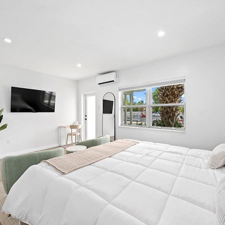 M Lake Worth Beach - Modern Villas Near West Palm Beach, Chic Retro Vibes, King Bed, Cozy Backyard, Bbq, Workspace, High-Speed Internet, Free Parking, 5 Minutes To Downtown & Beach Eksteriør billede