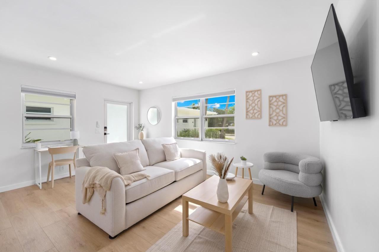 M Lake Worth Beach - Modern Villas Near West Palm Beach, Chic Retro Vibes, King Bed, Cozy Backyard, Bbq, Workspace, High-Speed Internet, Free Parking, 5 Minutes To Downtown & Beach Eksteriør billede