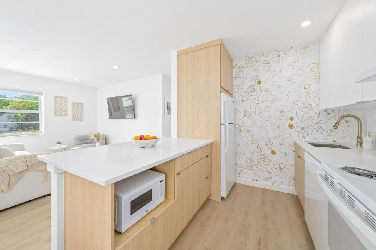 M Lake Worth Beach - Modern Villas Near West Palm Beach, Chic Retro Vibes, King Bed, Cozy Backyard, Bbq, Workspace, High-Speed Internet, Free Parking, 5 Minutes To Downtown & Beach Eksteriør billede
