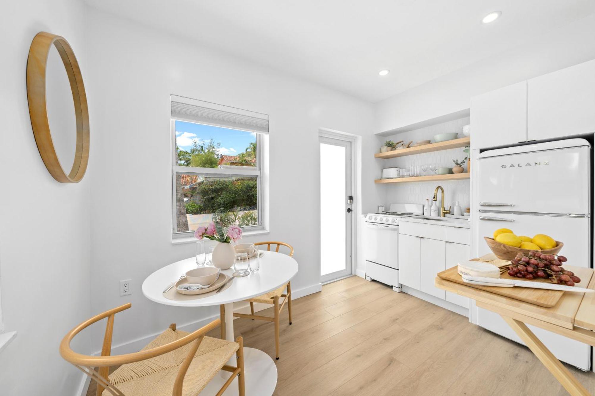 M Lake Worth Beach - Modern Villas Near West Palm Beach, Chic Retro Vibes, King Bed, Cozy Backyard, Bbq, Workspace, High-Speed Internet, Free Parking, 5 Minutes To Downtown & Beach Eksteriør billede