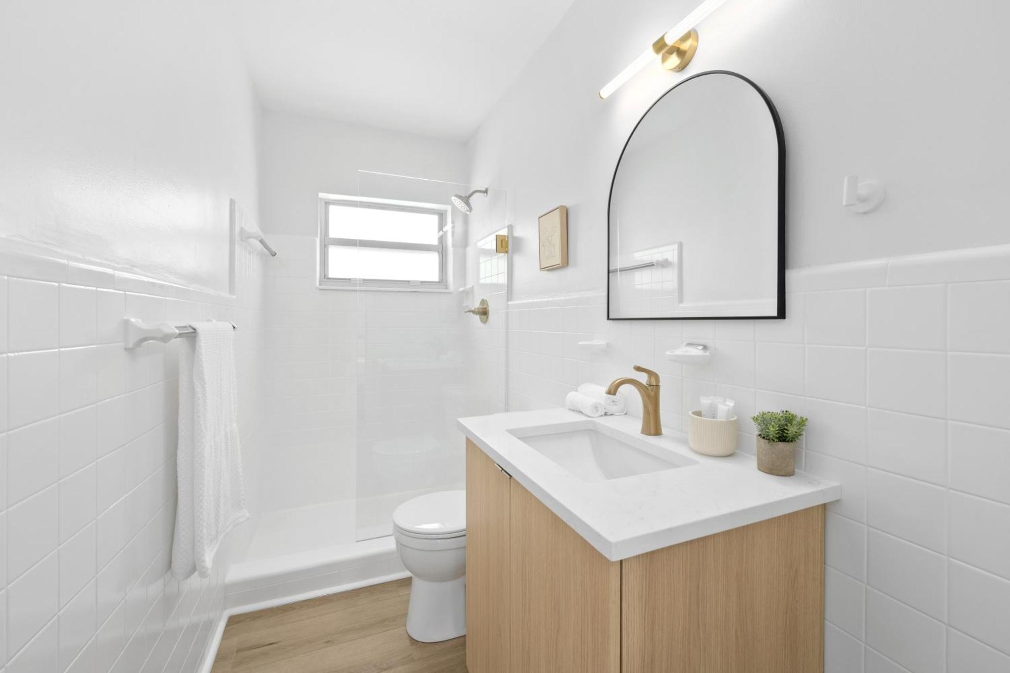 M Lake Worth Beach - Modern Villas Near West Palm Beach, Chic Retro Vibes, King Bed, Cozy Backyard, Bbq, Workspace, High-Speed Internet, Free Parking, 5 Minutes To Downtown & Beach Eksteriør billede