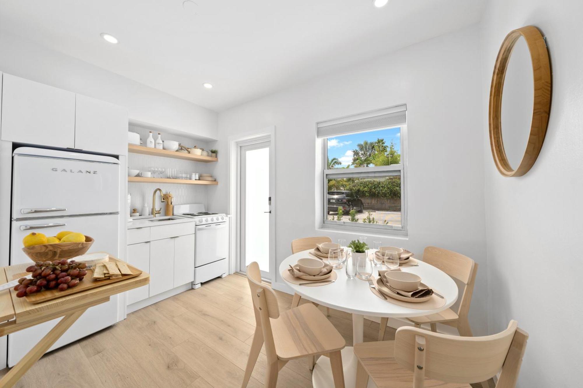 M Lake Worth Beach - Modern Villas Near West Palm Beach, Chic Retro Vibes, King Bed, Cozy Backyard, Bbq, Workspace, High-Speed Internet, Free Parking, 5 Minutes To Downtown & Beach Eksteriør billede