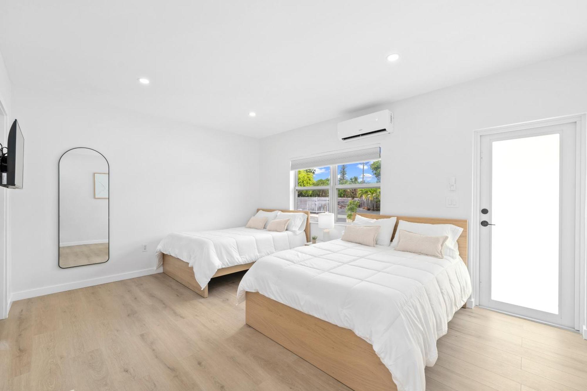 M Lake Worth Beach - Modern Villas Near West Palm Beach, Chic Retro Vibes, King Bed, Cozy Backyard, Bbq, Workspace, High-Speed Internet, Free Parking, 5 Minutes To Downtown & Beach Eksteriør billede