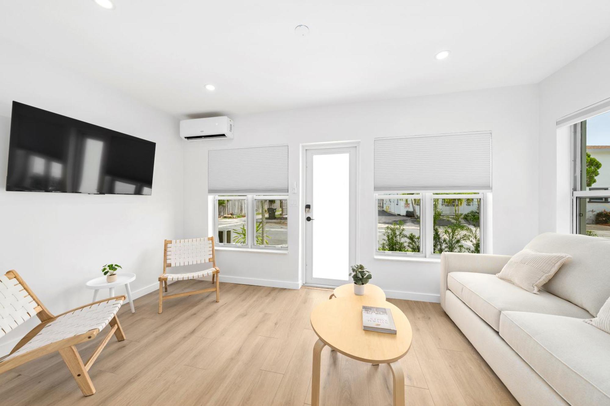 M Lake Worth Beach - Modern Villas Near West Palm Beach, Chic Retro Vibes, King Bed, Cozy Backyard, Bbq, Workspace, High-Speed Internet, Free Parking, 5 Minutes To Downtown & Beach Eksteriør billede