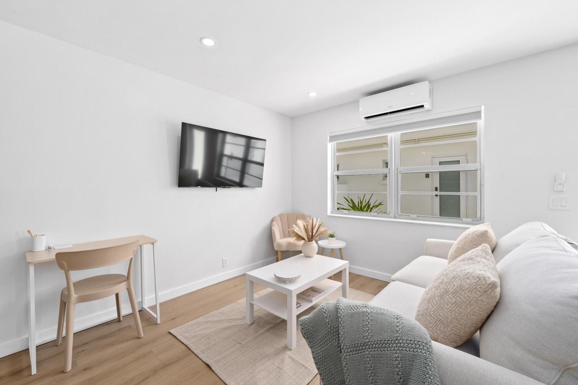 M Lake Worth Beach - Modern Villas Near West Palm Beach, Chic Retro Vibes, King Bed, Cozy Backyard, Bbq, Workspace, High-Speed Internet, Free Parking, 5 Minutes To Downtown & Beach Eksteriør billede
