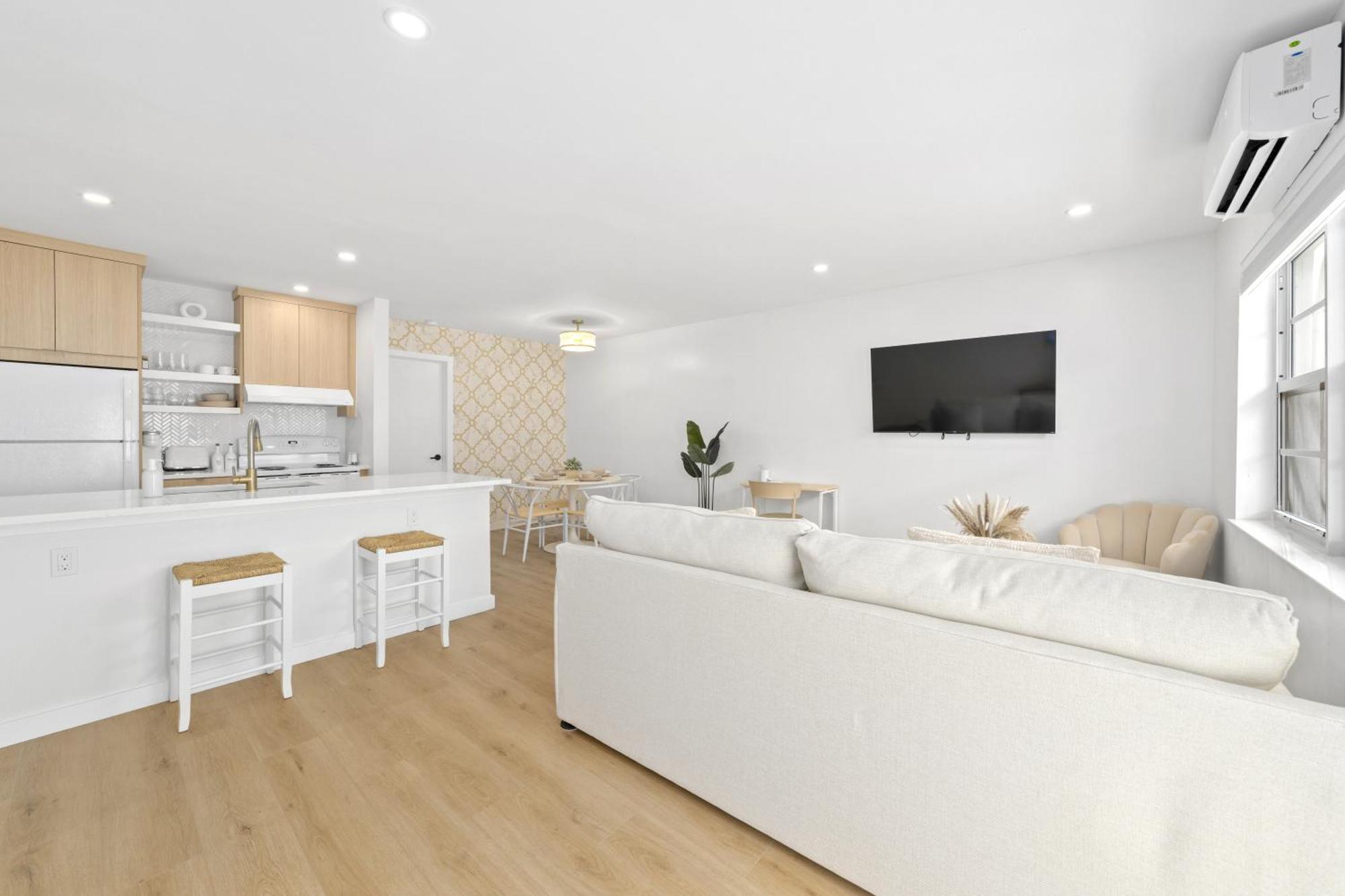 M Lake Worth Beach - Modern Villas Near West Palm Beach, Chic Retro Vibes, King Bed, Cozy Backyard, Bbq, Workspace, High-Speed Internet, Free Parking, 5 Minutes To Downtown & Beach Eksteriør billede