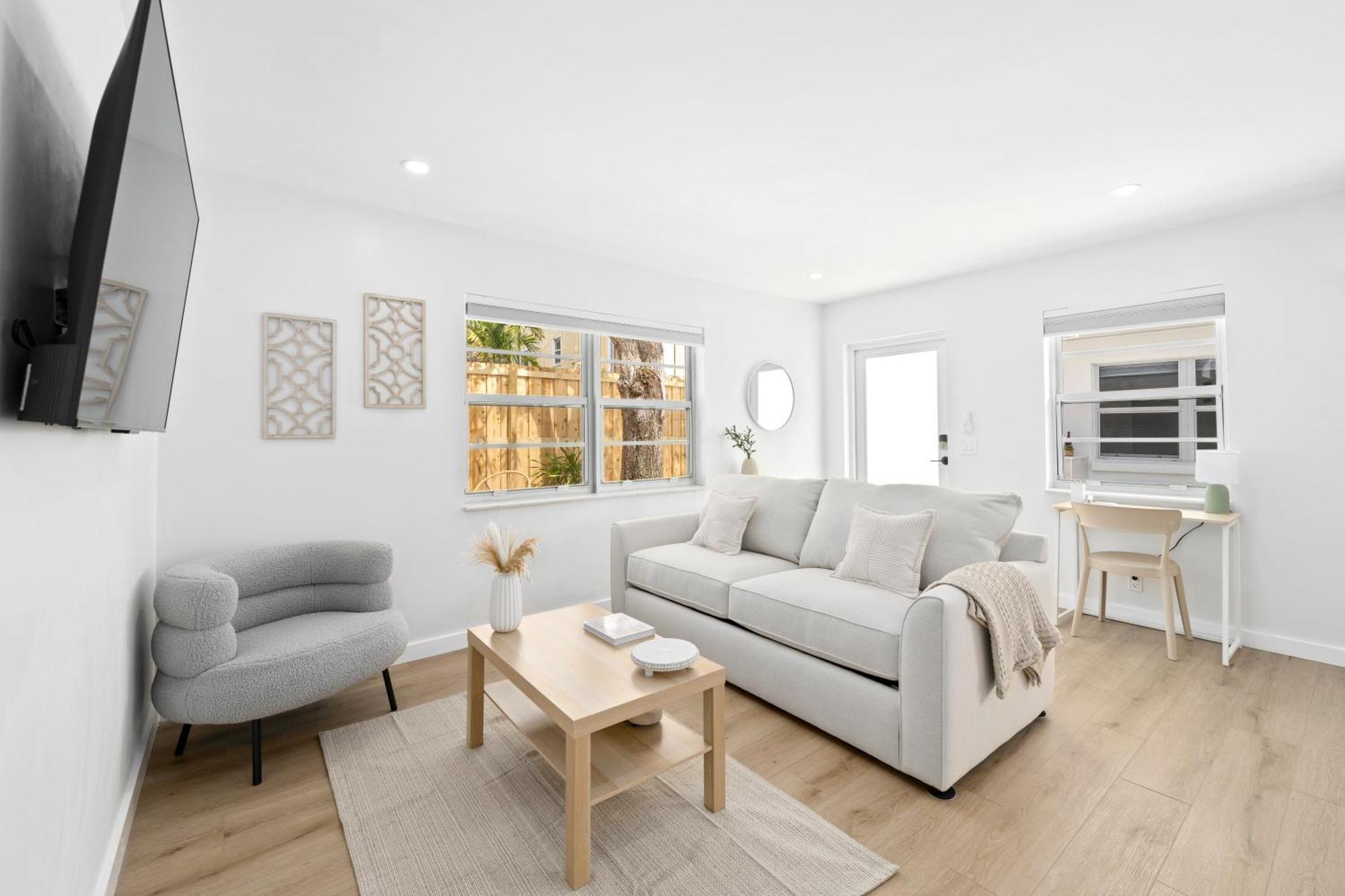 M Lake Worth Beach - Modern Villas Near West Palm Beach, Chic Retro Vibes, King Bed, Cozy Backyard, Bbq, Workspace, High-Speed Internet, Free Parking, 5 Minutes To Downtown & Beach Eksteriør billede